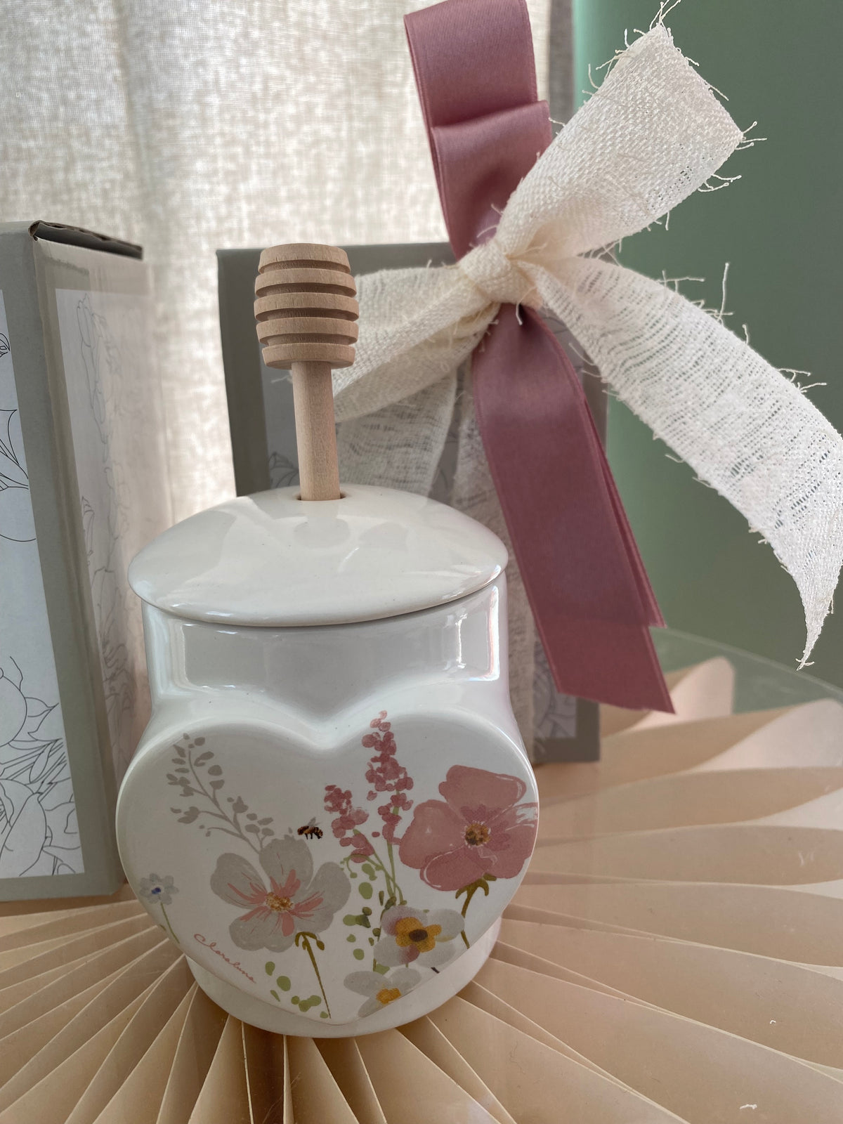 Bomboniera Miele con Spargimiele – Barattolo Decorativo Floreale in Ceramica