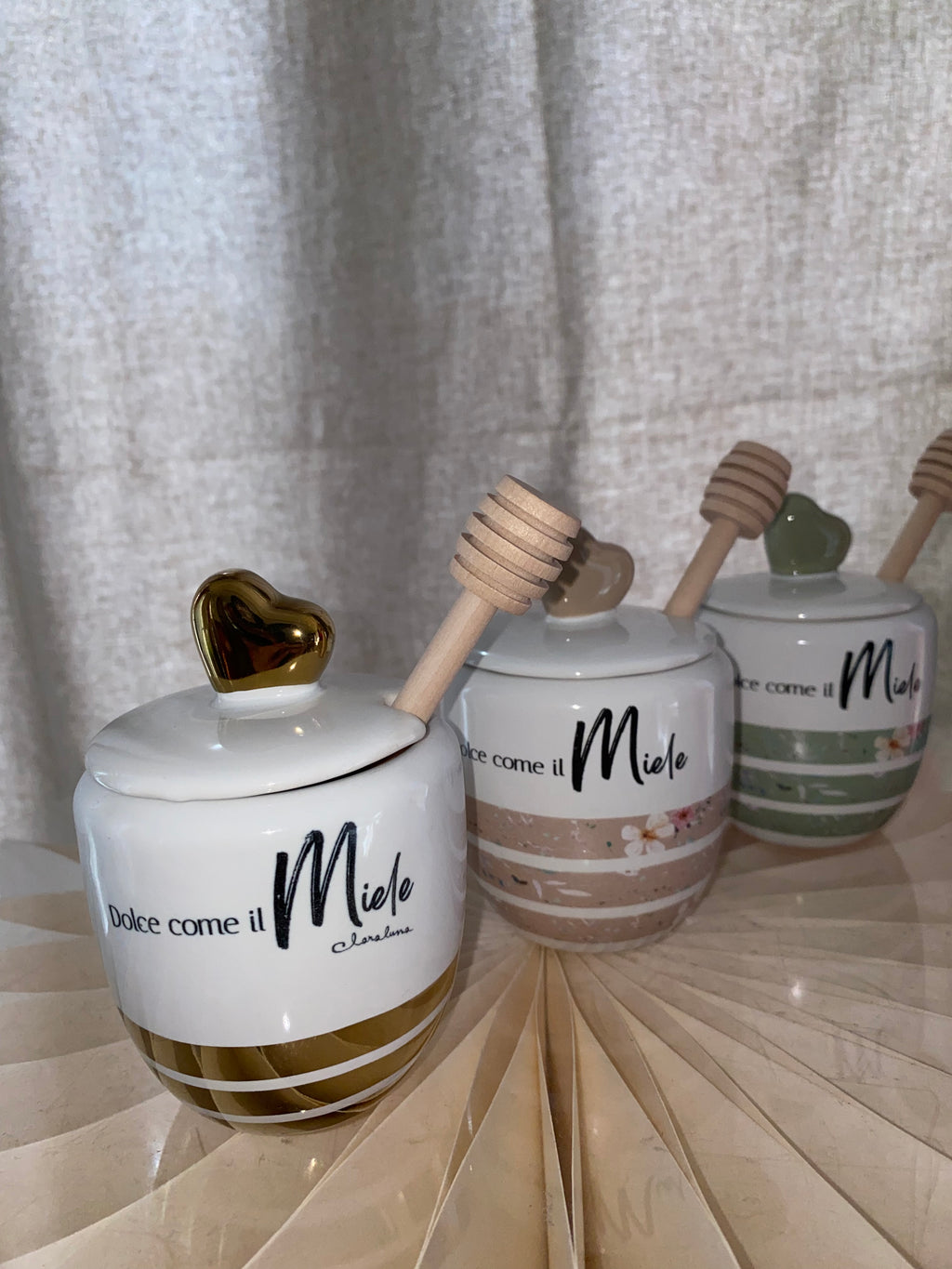 Bomboniera Miele con Spargimiele – Barattolo Decorativo “Dolce come il Miele”