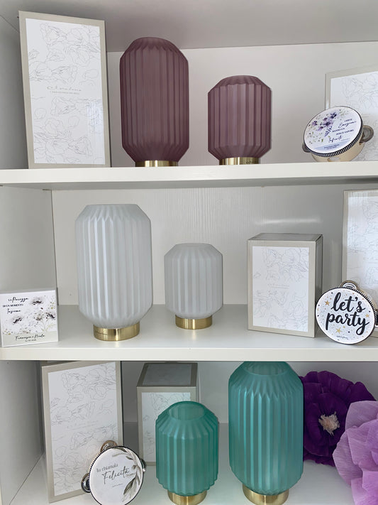 Lampada da Tavolo Senza Fili con Luce LED – Design Elegante in Vetro Satinato Plissettato
