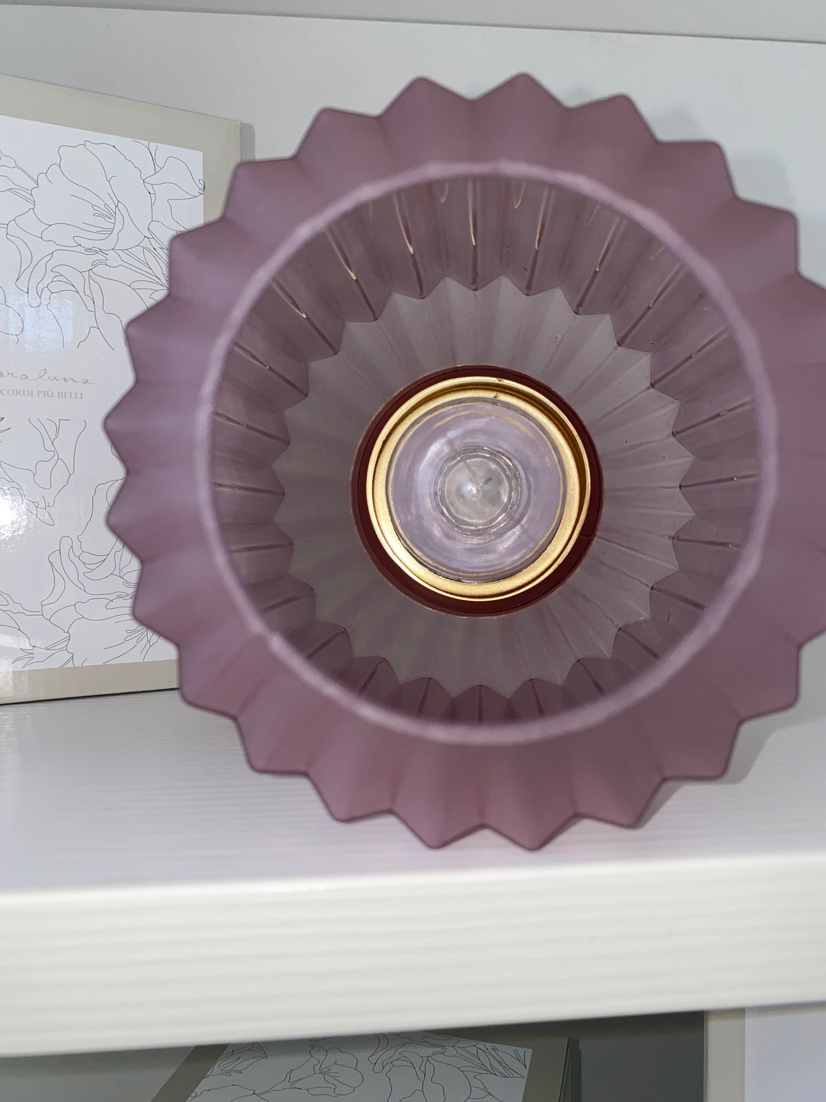 Lampada da Tavolo Senza Fili con Luce LED – Design Elegante in Vetro Satinato Plissettato
