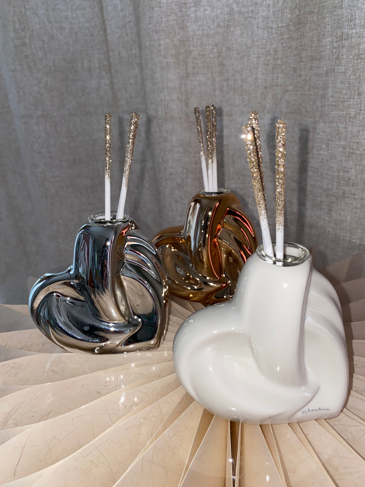 Diffusore Cuore Design Moderno – Bomboniera Profumatore Elegante (3 Colori, 2 Misure)