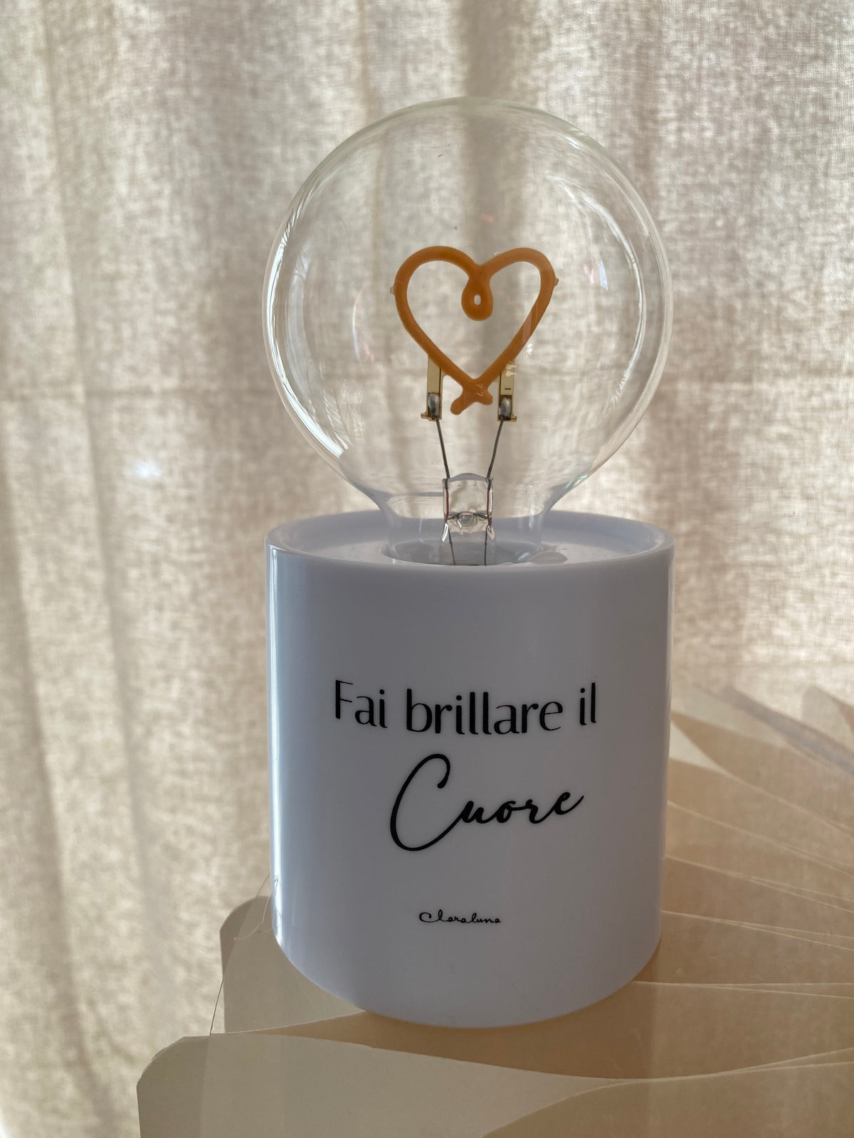 Lampada LED con Cuore – Lampada Decorativa a Batterie “Fai brillare il Cuore”