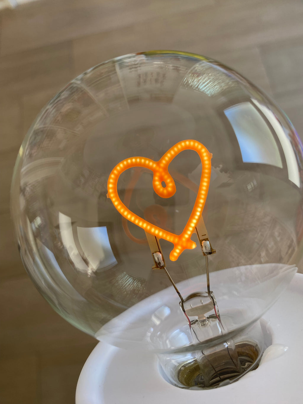 Lampada LED con Cuore – Lampada Decorativa a Batterie “Fai brillare il Cuore”