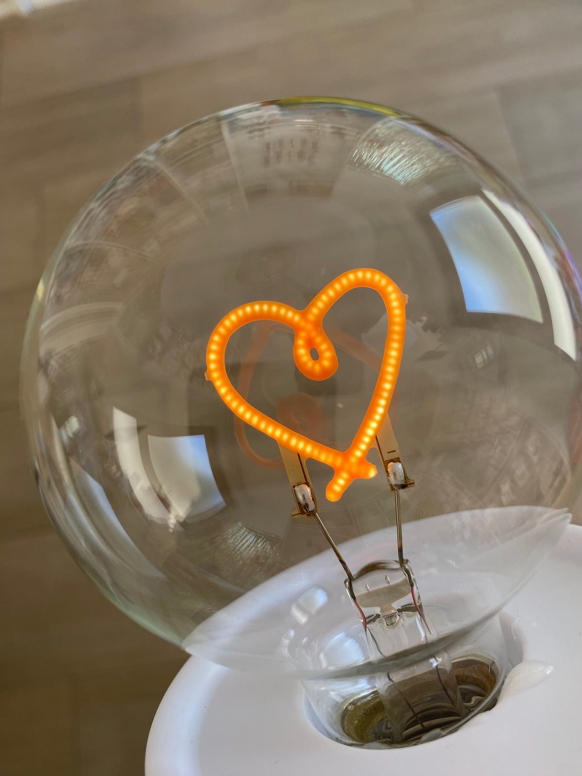 Lampada LED con Cuore – Lampada Decorativa a Batterie “Fai brillare il Cuore”