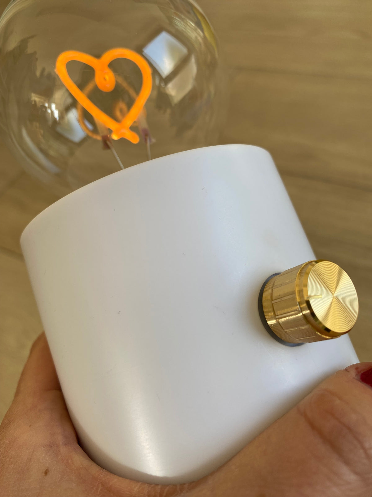 Lampada LED con Cuore – Lampada Decorativa a Batterie “Fai brillare il Cuore”