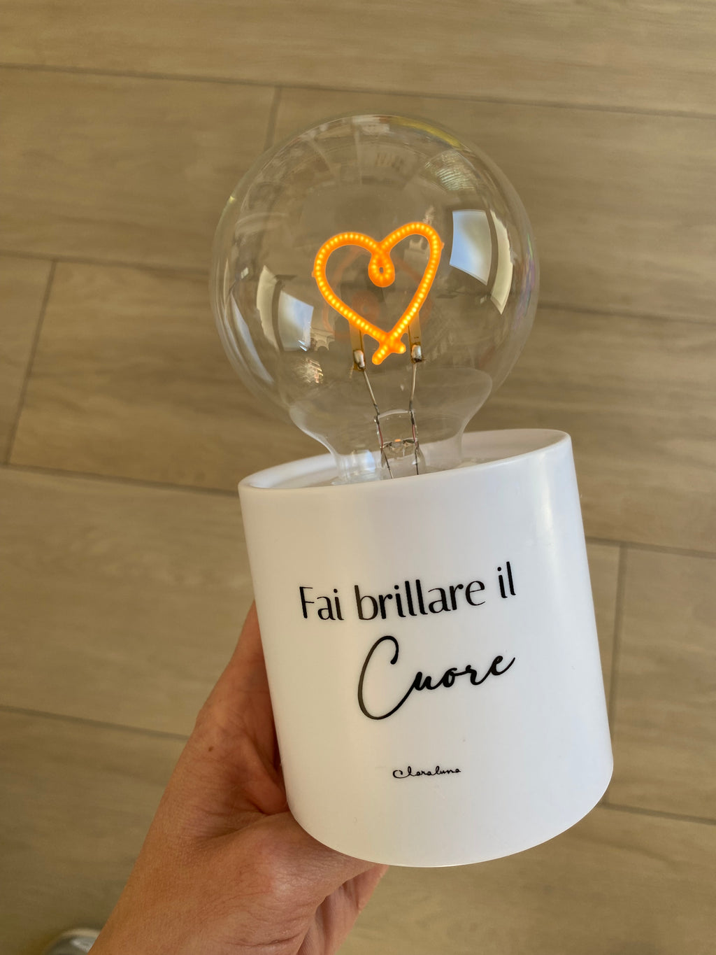 Lampada LED con Cuore – Lampada Decorativa a Batterie “Fai brillare il Cuore”