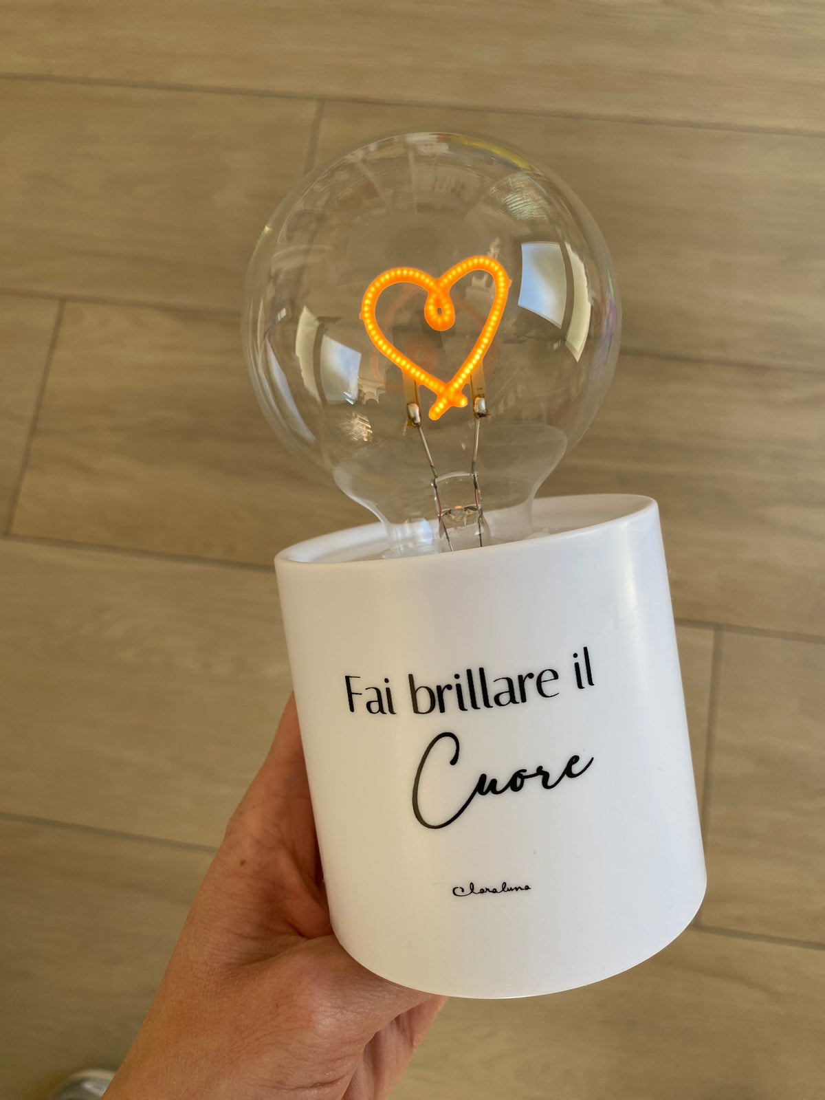 Lampada LED con Cuore – Lampada Decorativa a Batterie “Fai brillare il Cuore”