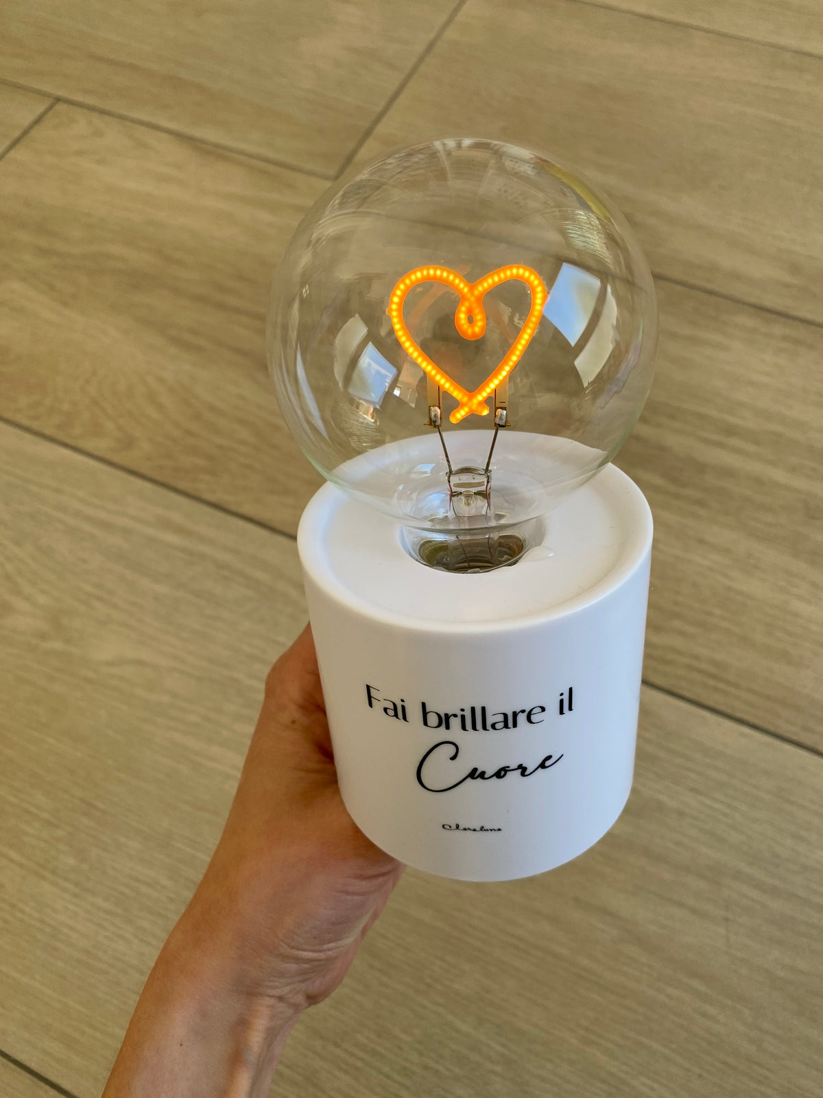 Lampada LED con Cuore – Lampada Decorativa a Batterie “Fai brillare il Cuore”