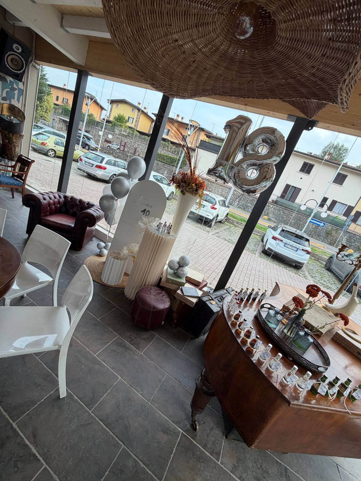ALLESTIMENTO 10