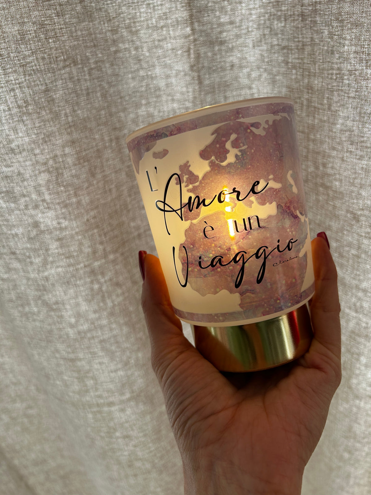 Lampada LED con Frase “L’Amore è un Viaggio” – Lampada Decorativa a Batterie