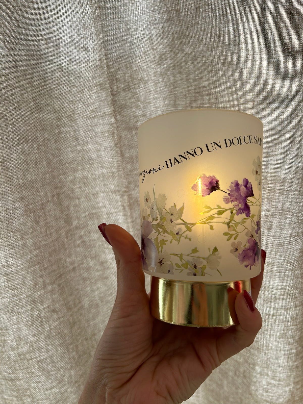 Lampada LED Decorativa Floreale con Frase – Lampada a Batterie Romantica con Base Oro