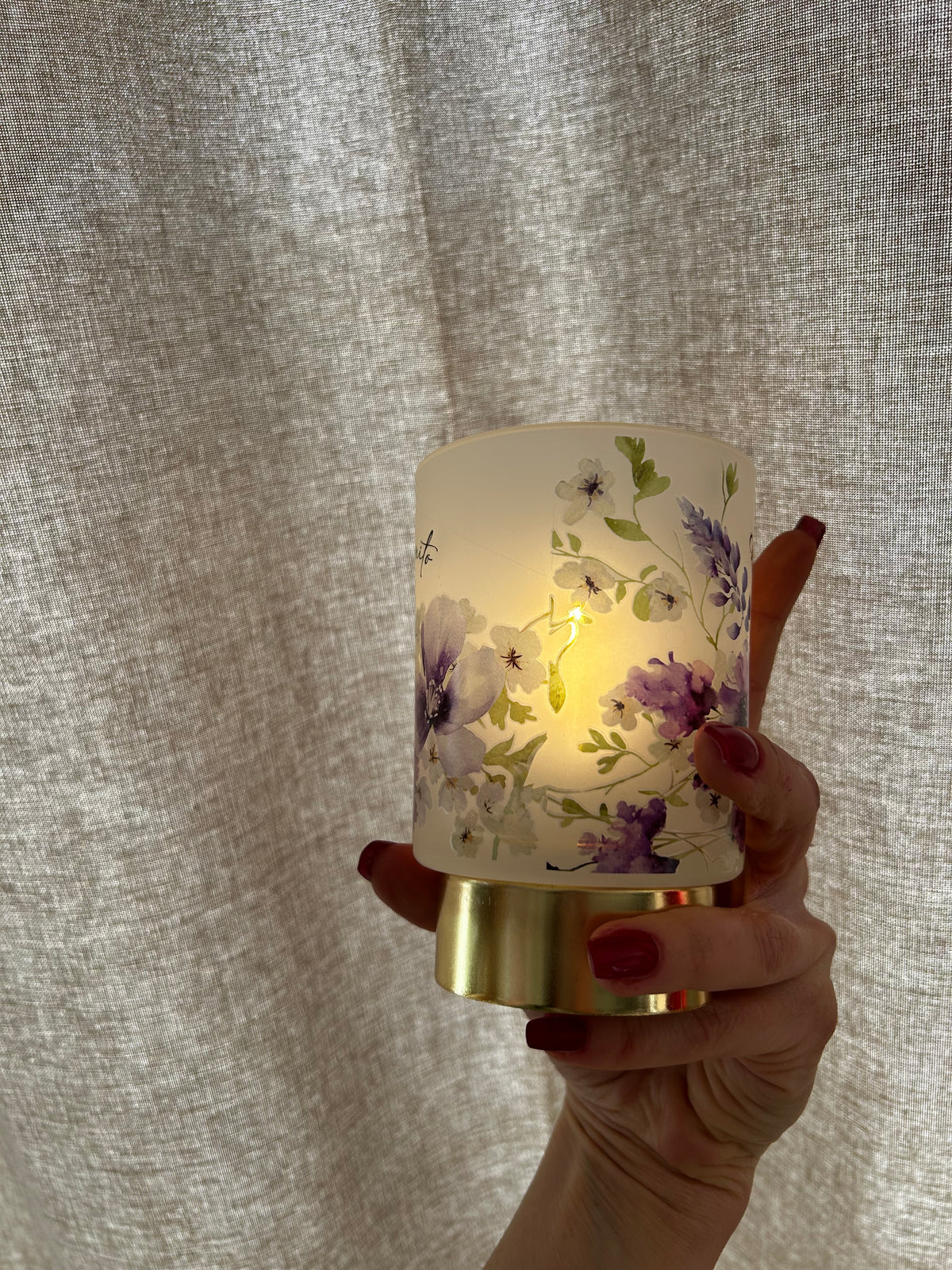 Lampada LED Decorativa Floreale con Frase – Lampada a Batterie Romantica con Base Oro