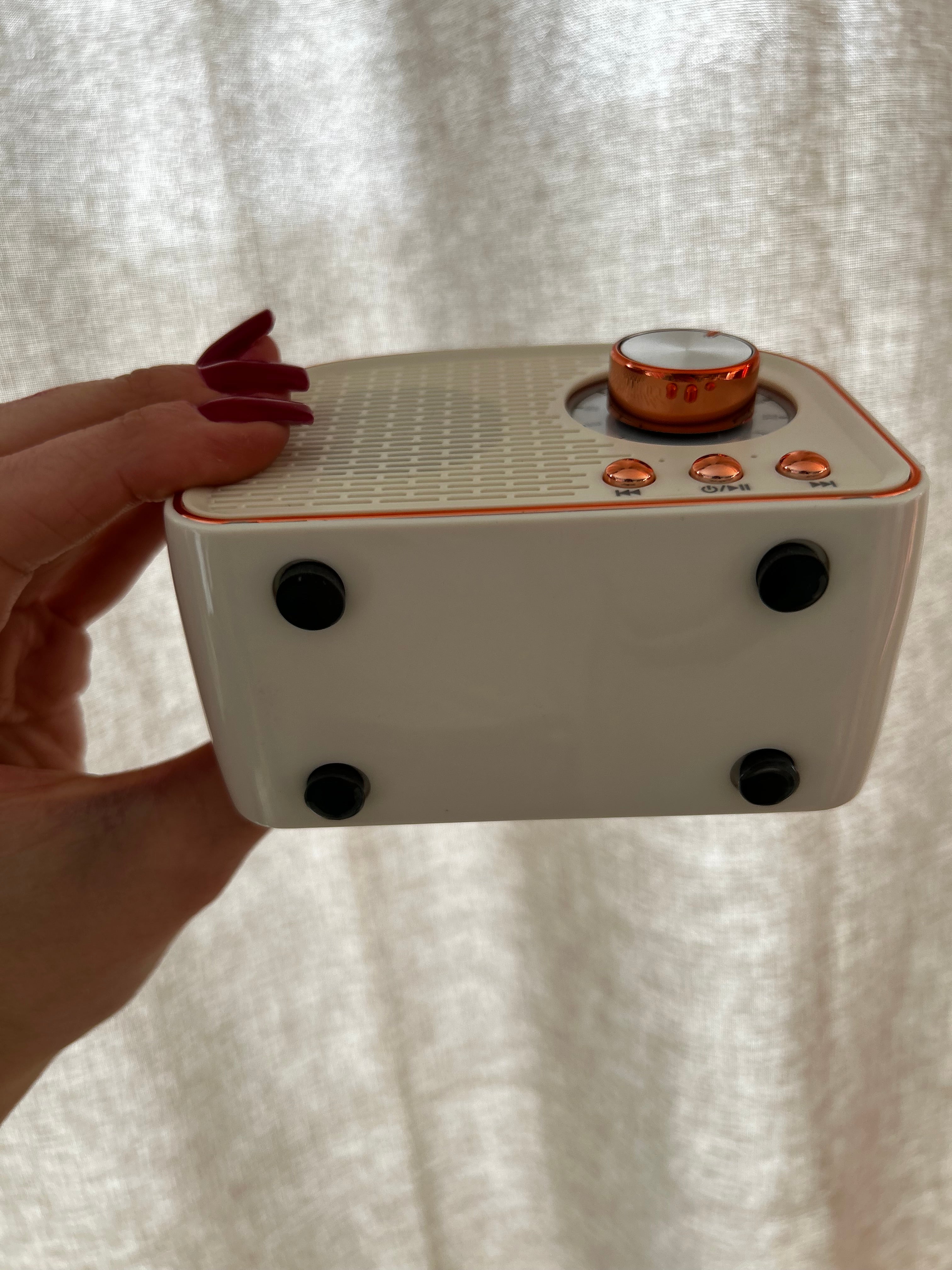 Cassa Bluetooth Portatile Vintage – Ricaricabile USB-C, Radio e Speaker Design Retrò