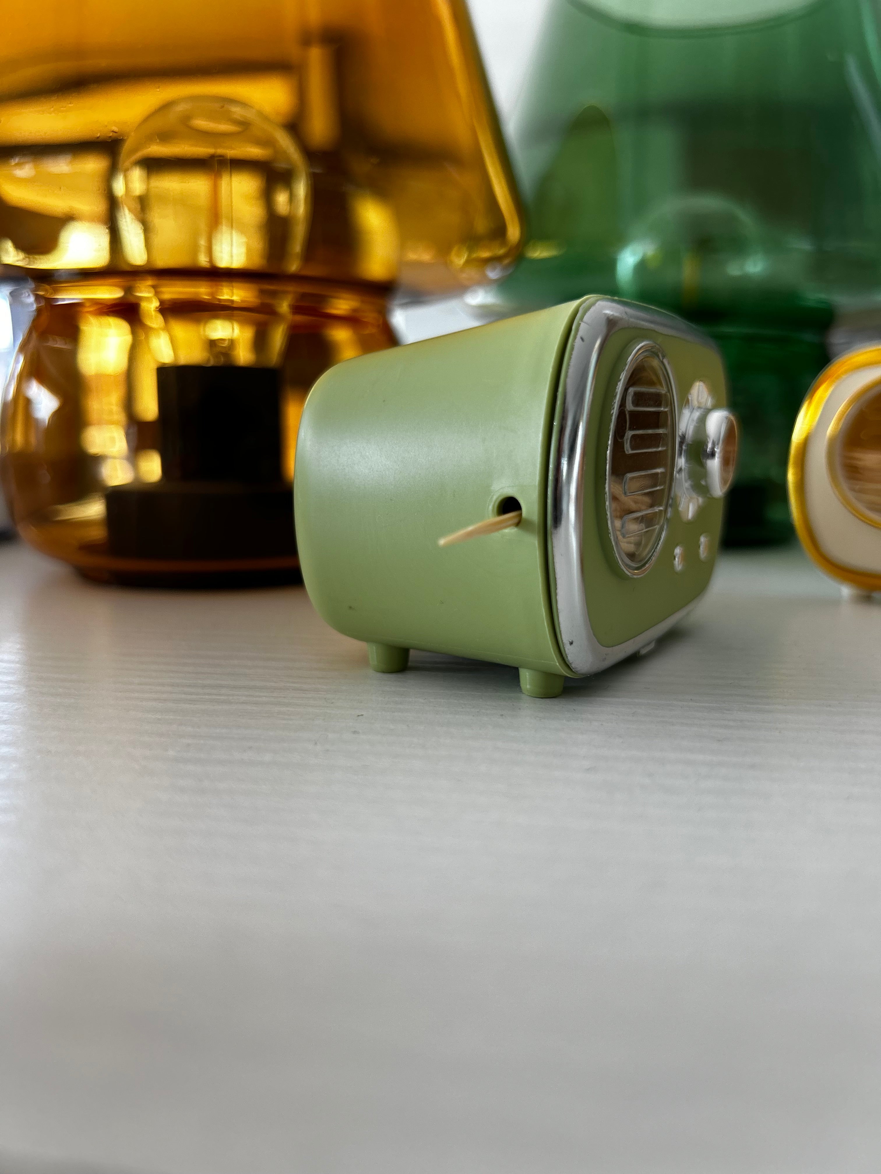 Porta Stuzzicadenti Design Radio Vintage – Dispenser Stuzzicadenti da Tavolo Originale e Decorativo